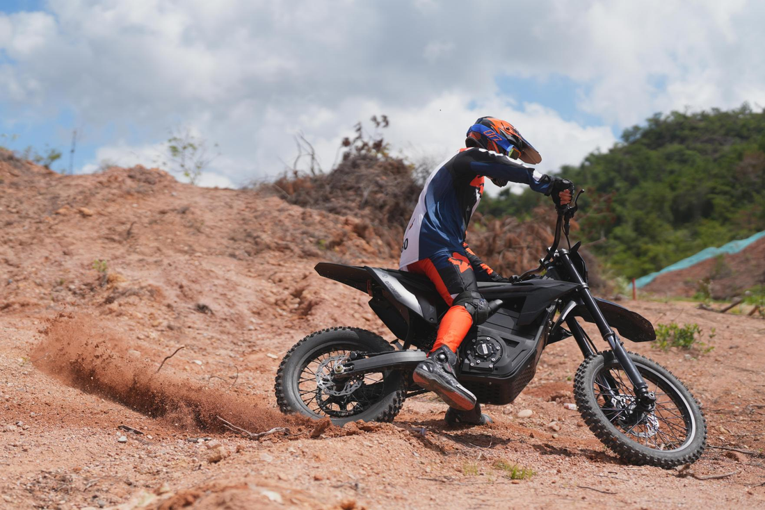 Electric Bike vs Electric Motorcycle: How to Choose Based on Speed, Range, Laws, and Ownership Costs